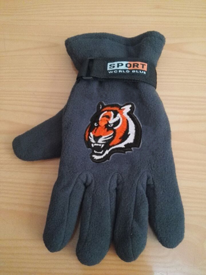 Bengals Winter Velvet Warm Sports Gloves