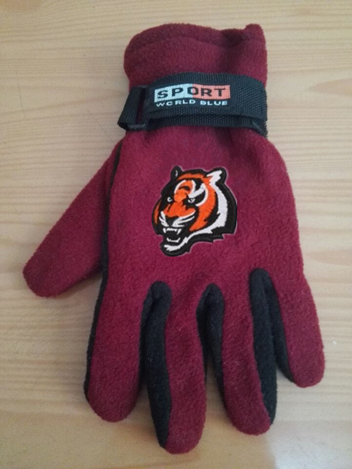 Bengals Winter Velvet Warm Sports Gloves3