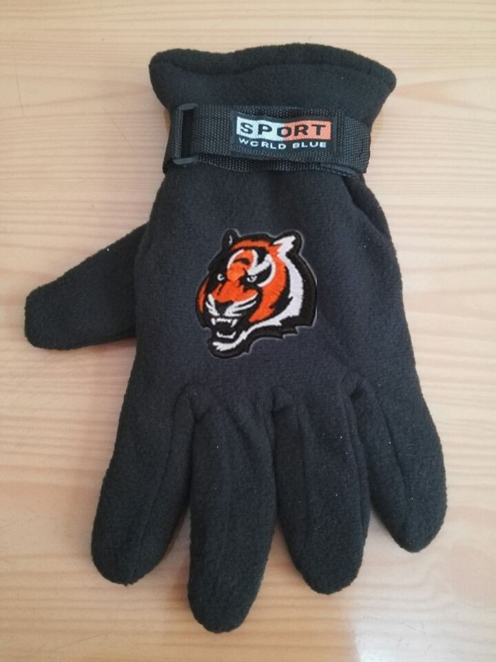 Bengals Winter Velvet Warm Sports Gloves4