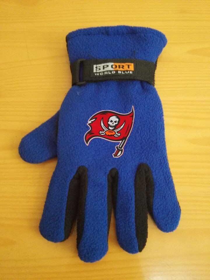 Buccaneers Winter Velvet Warm Sports Gloves2