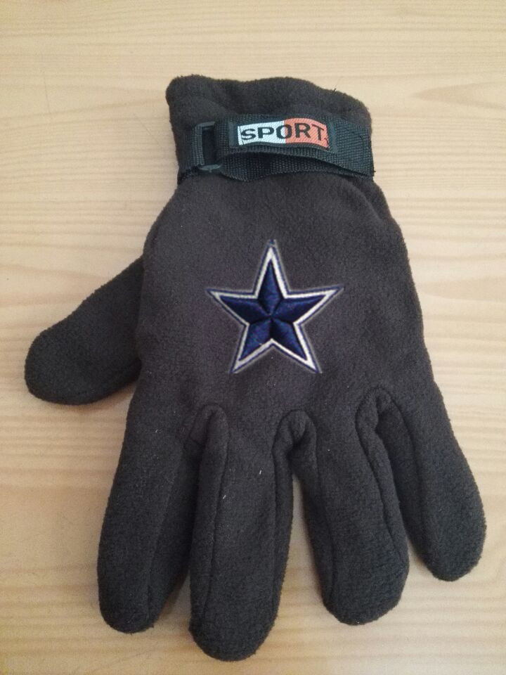 Cowboys Winter Velvet Warm Sports Gloves2