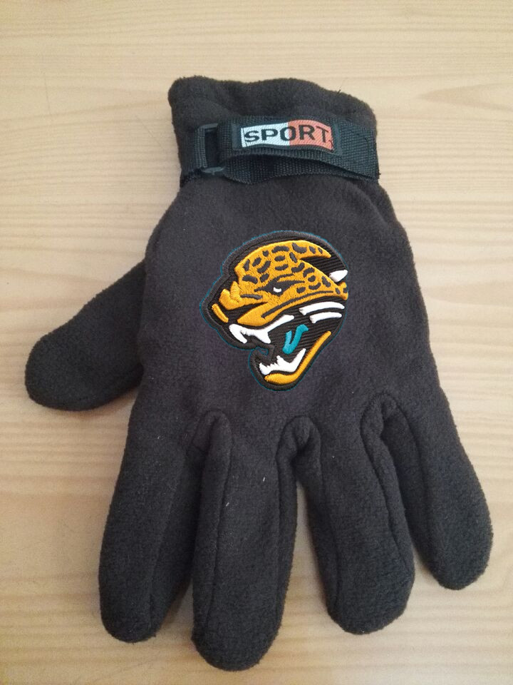 Jaguars Winter Velvet Warm Sports Gloves3