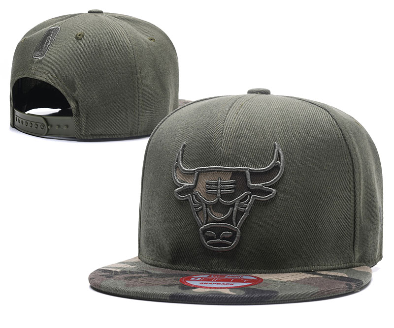 Bulls Team Logo Camo Adjustable Hat SG