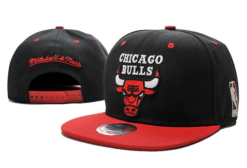 Bulls Team Logo Black Red Mitchell & Ness Adjustable Hat LT