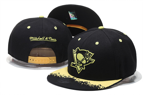 Penguins Team Logo Black Yellow Mitchell & Ness Adjustable Hat GS