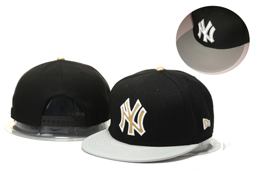 Yankees Fresh Logo All Black White Adjustable Hat G