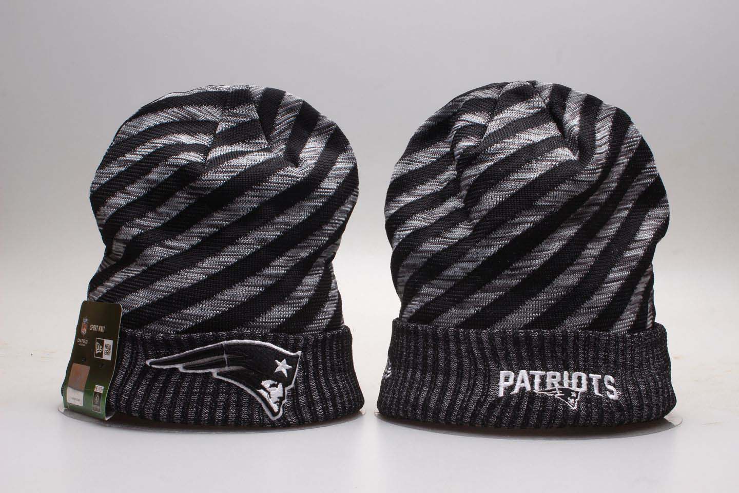 Patriots Fresh Logo Stripe Cuffed Knit Hat YP