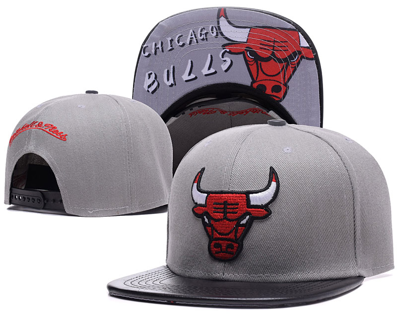 Bulls Team Logo Gray Mitchell & Ness Adjustable Hat TX