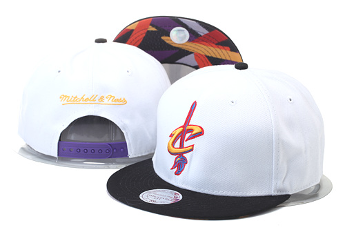Cavaliers Team Logo White Black Mitchell & Ness Adjustable Hat GS