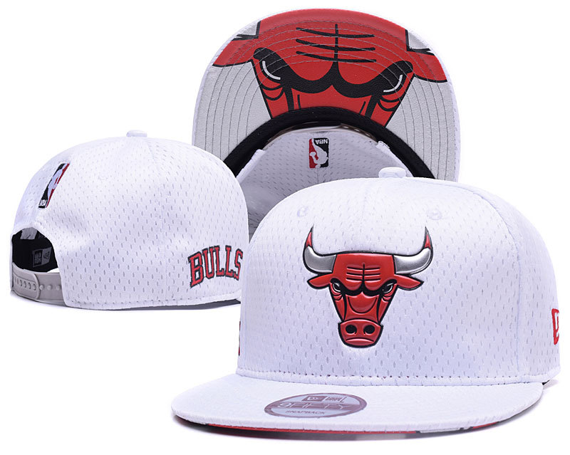 Bulls Team Logo White Red Adjustable Hat YD