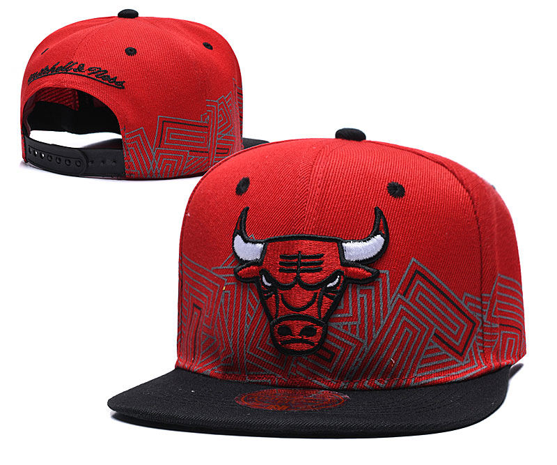 Bulls Team Logo Red Black Mitchell & Ness Adjustable Hat TX