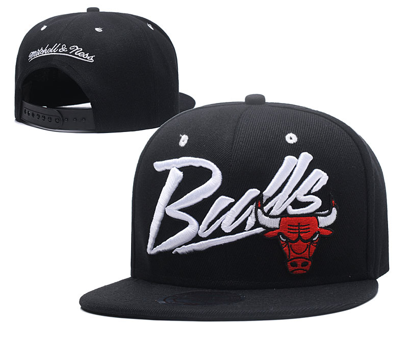 Bulls Team Logo Black Mitchell & Ness Adjustable Hat LH