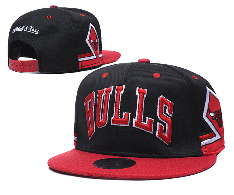 Bulls Team Logo Black Red Mitchell & Ness Adjustable Hat TX