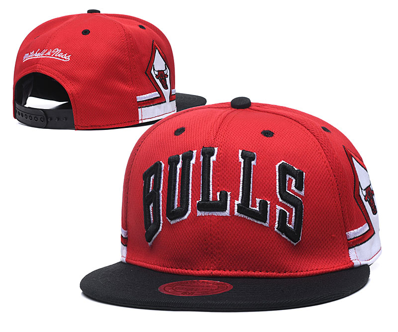 Bulls Team Logo Red Black Mitchell & Ness Adjustable Hat TX