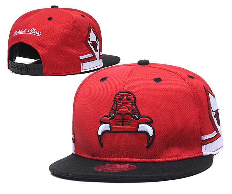 Bulls Team Logo Red Mitchell & Ness Adjustable Hat TX