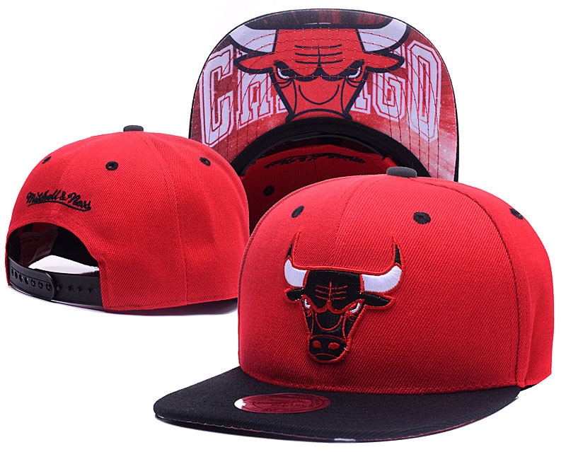Bulls Team Logo Red Mitchell & Ness Adjustable Hat LH