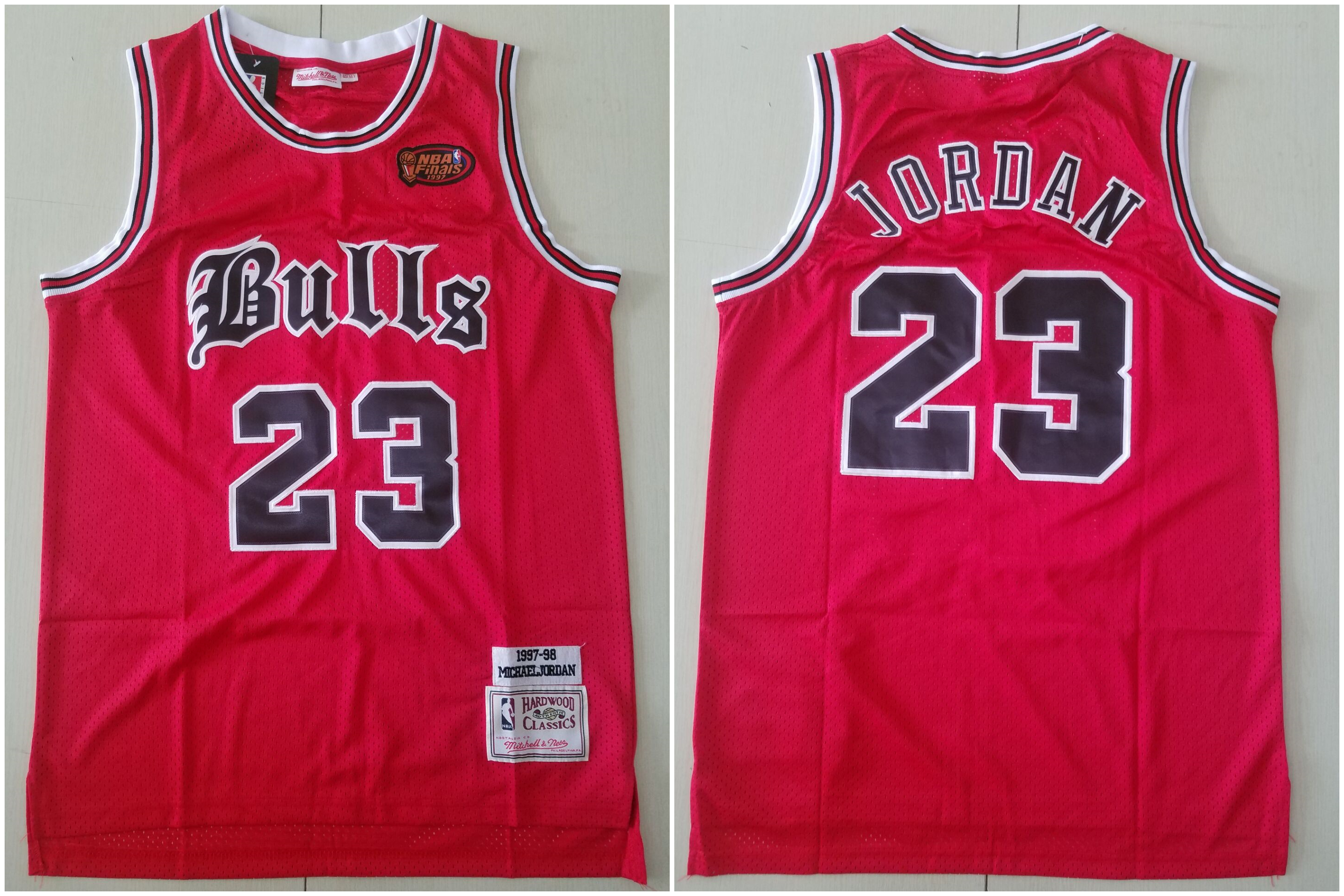 Bulls 23 Michael Jordan Red 1997 NBA Finals Patch 1997-98 Hardwood Classics Jersey