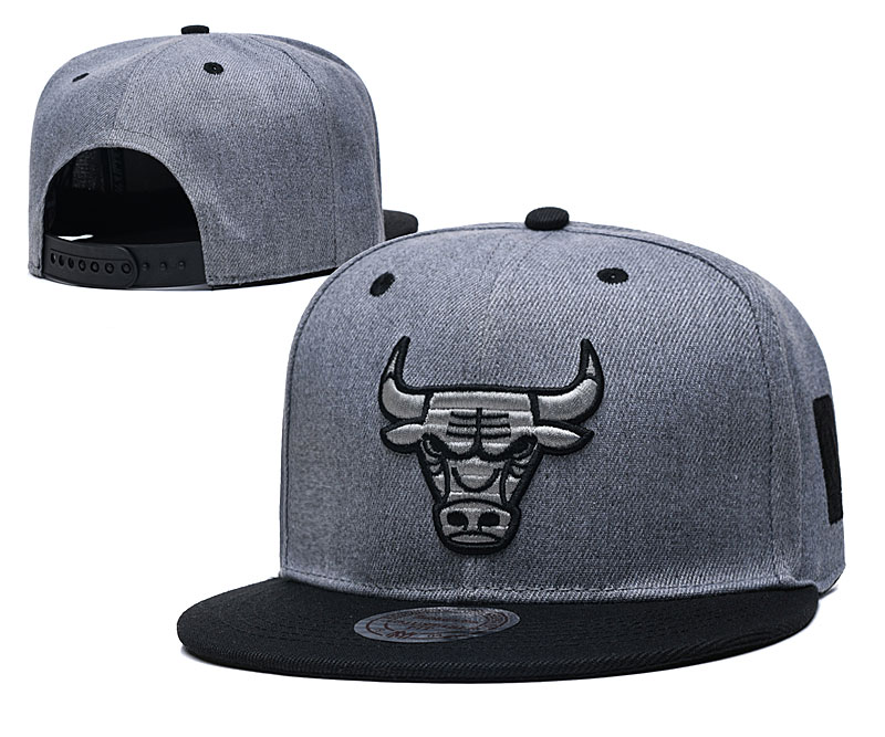 Bulls Team Logo Gray Black Adjustable Hat TX